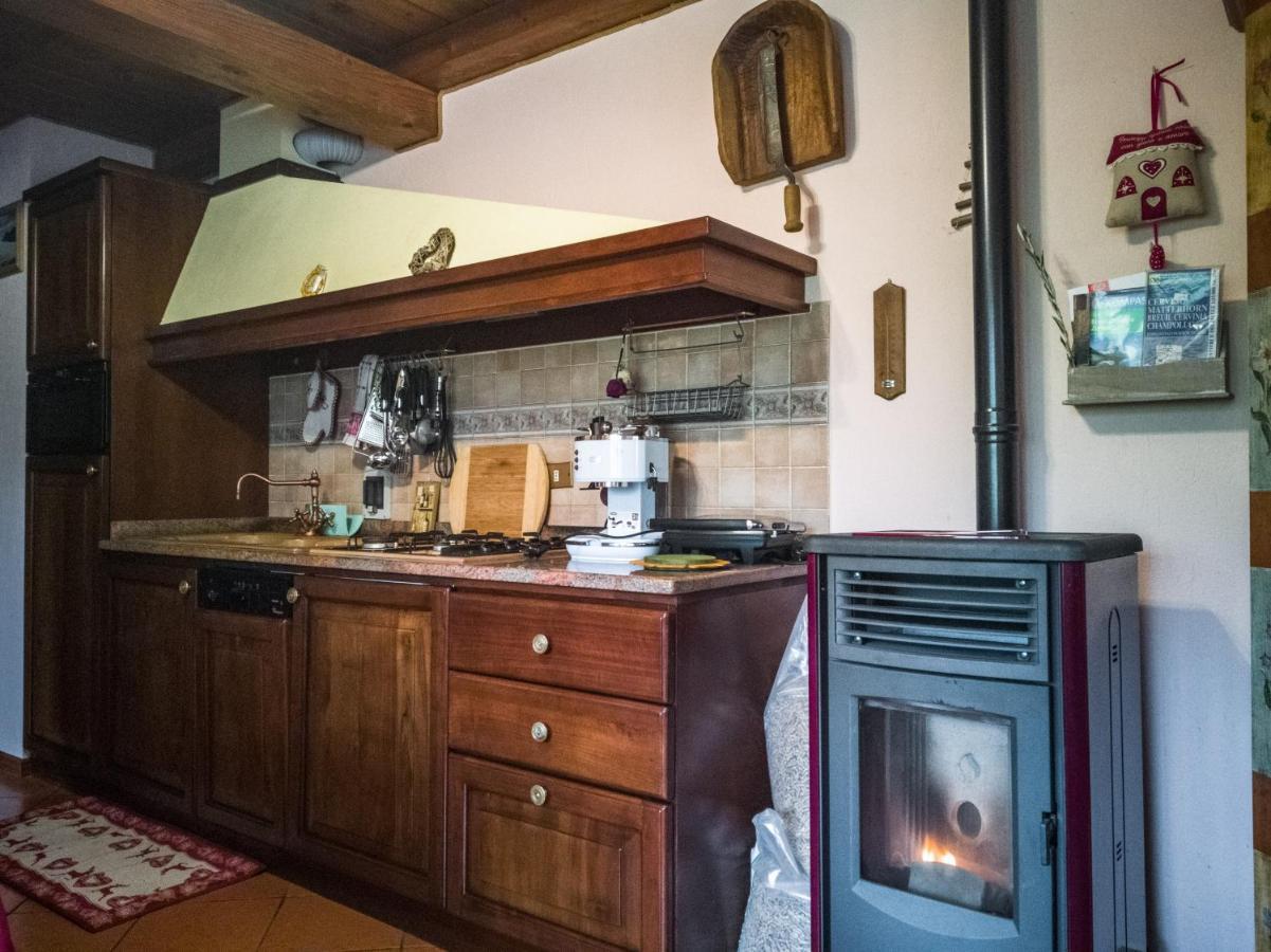 Appartement "Lo Mequio De Emilie" 2 Passi Da Centro E Piste à Valtournenche Extérieur photo