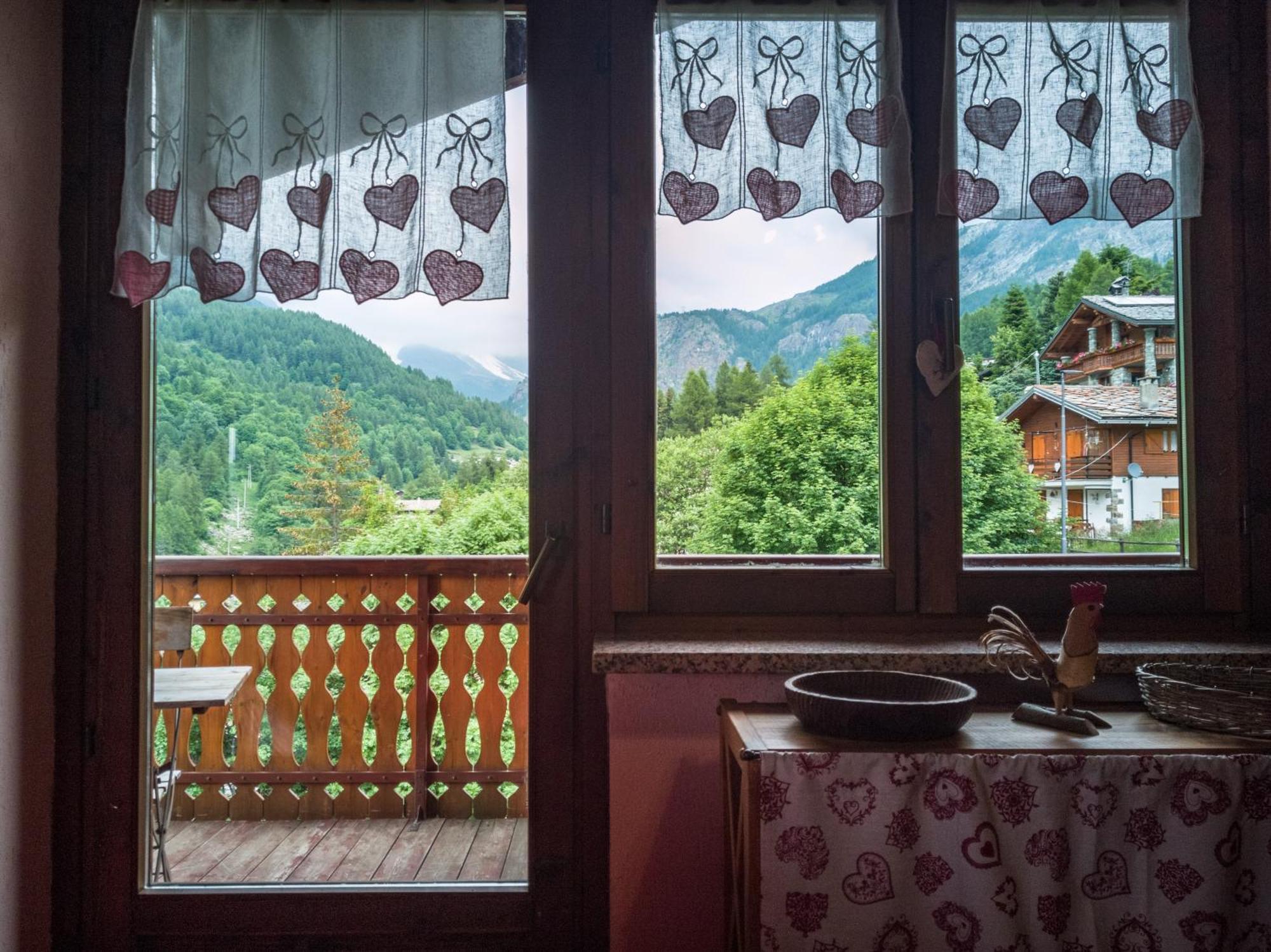 Appartement "Lo Mequio De Emilie" 2 Passi Da Centro E Piste à Valtournenche Extérieur photo